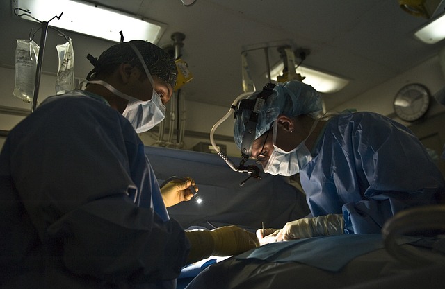 Tânărul care s-a aruncat duminică de pe un bloc din Mănăștur se află în stare critică la spital/ Foto: pixabay.com