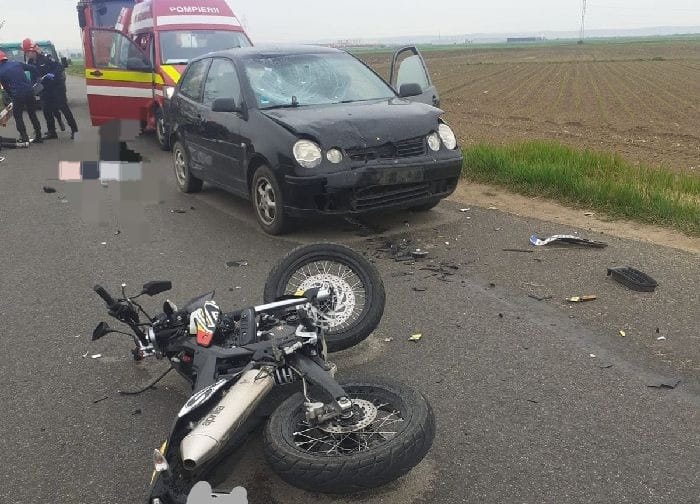 Doi adolescenți de 17 ani