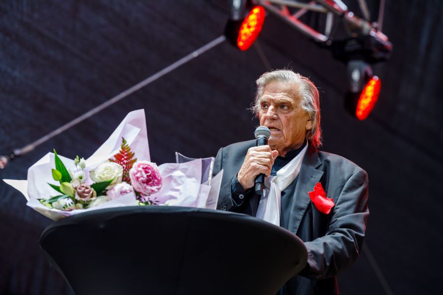 Public record în prima zi de la Zilele Clujului – seară de teatru cu mii de clujeni care s-au bucurat de momentul special cu Florin Piersic și de piesa de teatru „O scrisoare pierdută” în concert de Ada Milea (P)