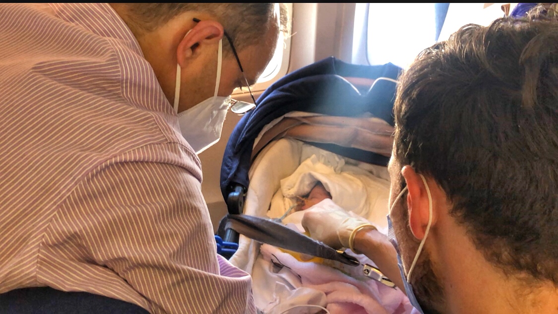 Bebeluș cu malformație cardiacă