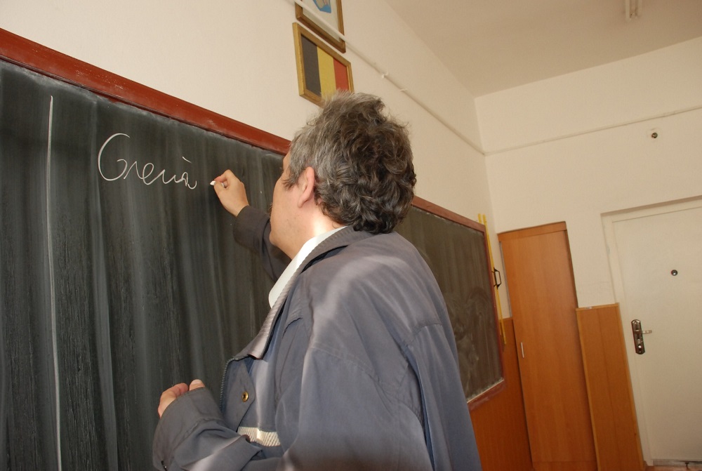 Profesorii intră în grevă de luni