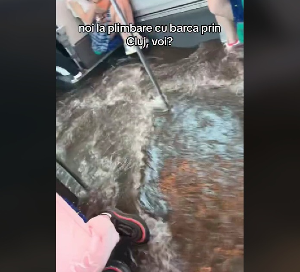 Autobuz cu pasageri
