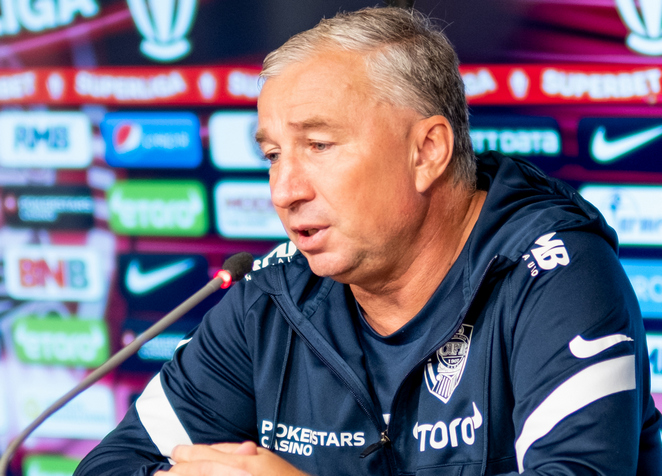 Dan Petrescu în cadrul unei conferințe de presă /FOTO: CFR Cluj - Youtube