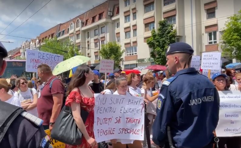 Profesorii resping propunerea Guvernului de majorare a veniturilor în educație și continuă greva generală/Foto: monitorulcj.ro