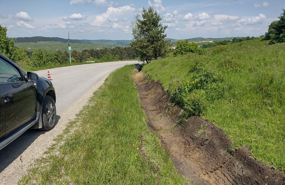 Consiliul Județean Cluj a demarat lucrări de întreținere pe drumul județean DJ 108C Gârbău – Aghireșu – Leghia – DN 1.. Foto CJ Cluj