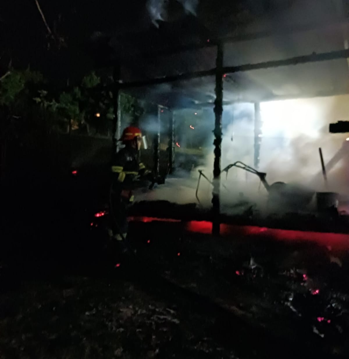 Incendiu la o magazie