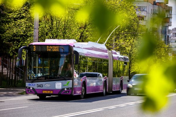 Transport public gratuit pentru invitații