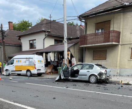 Accident cu victime pe DN1E60. O minoră și un bărbat
