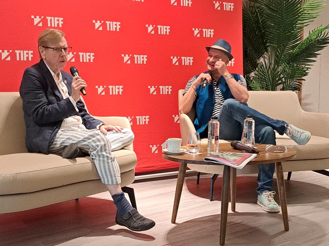 Dialog între Timothy Spall și Mihai Chirilov. Foto monitorulcj.ro
