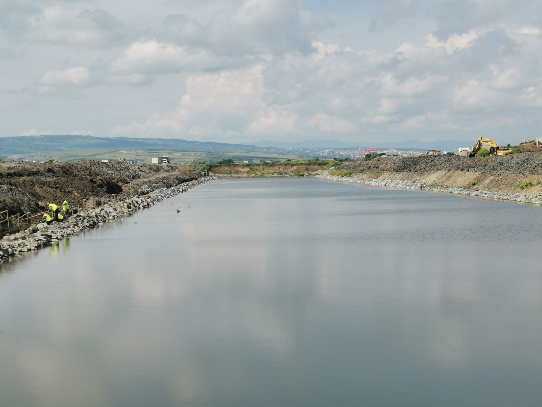 Continuă devierea Someșului în zona Aeroportului. FOTO: Administraţia Bazinală de Apă Someş-Tisa