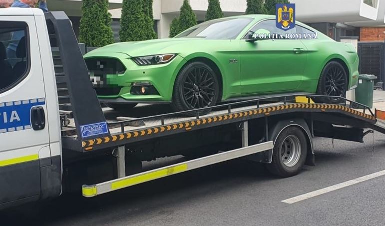 Arest preventiv pentru membrii rețelei de trafic de persoane destructurate în Cluj. Polițiștii au ridicat trei mașini de lux și mai multe bunuri/Foto: IPJ Cluj