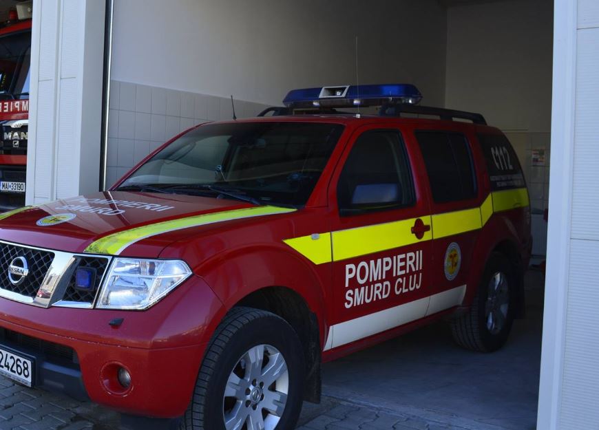 Pompierii au intervenit pe strada Alverna pentru a ajuta un copil blocat în mașină / Foto: ISU Cluj - Facebook