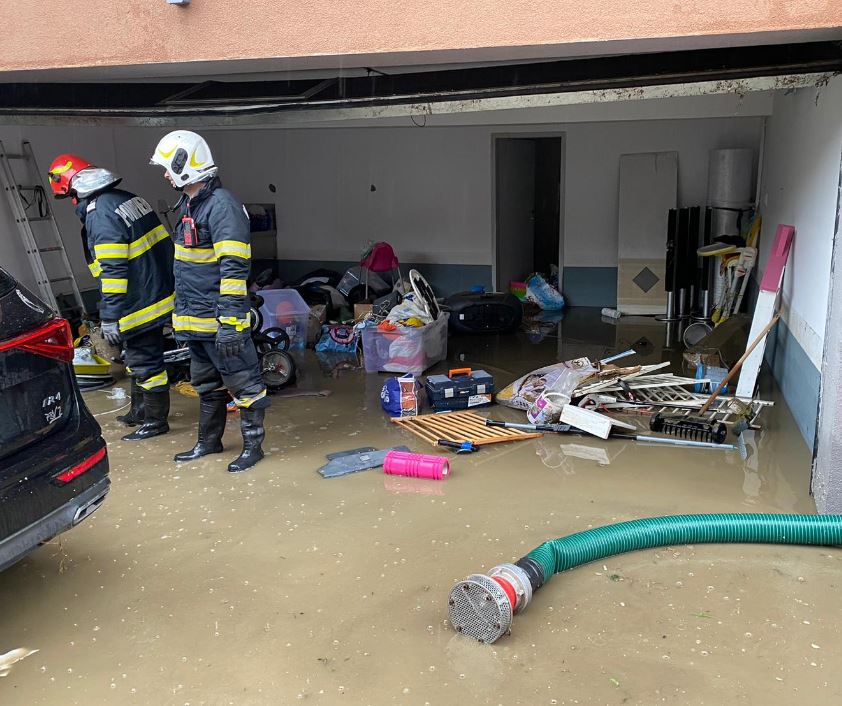 Zeci de intervenții ale pompierilor în urma ploilor abundente din Cluj/Foto: ISU Cluj