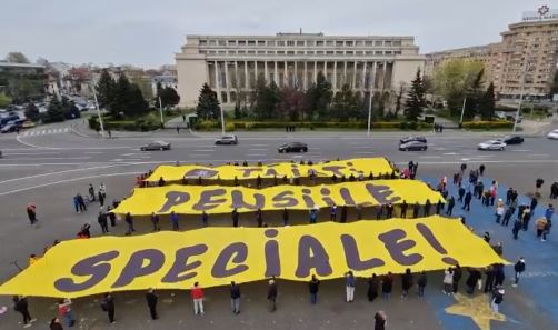 „Tăiați pensiile speciale” - mesajul comunității Declic / Foto: Declic
