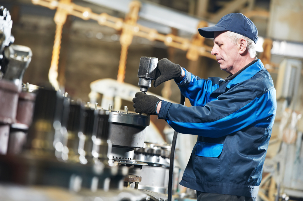 Producţia industrială a scăzut ușor față de anul trecut