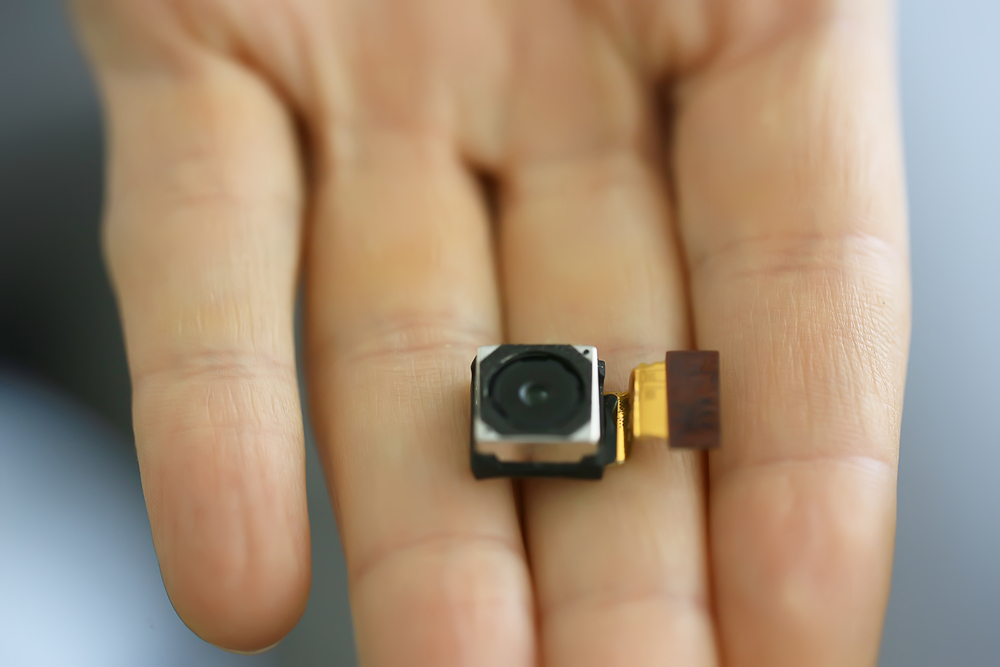 Microcameră pentru copiat la examene / Foto: depositphotos.com