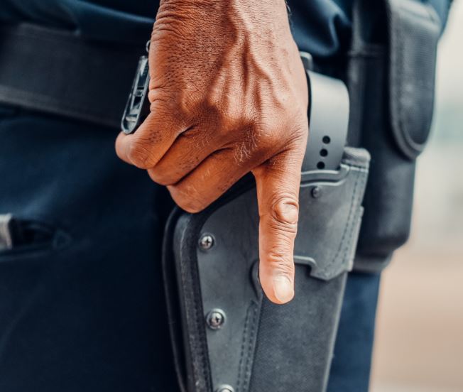 Bărbat reținut de polițiștii clujeni cu focuri de armă. Era căutat pentru furt calificat/Foto: pexels.com