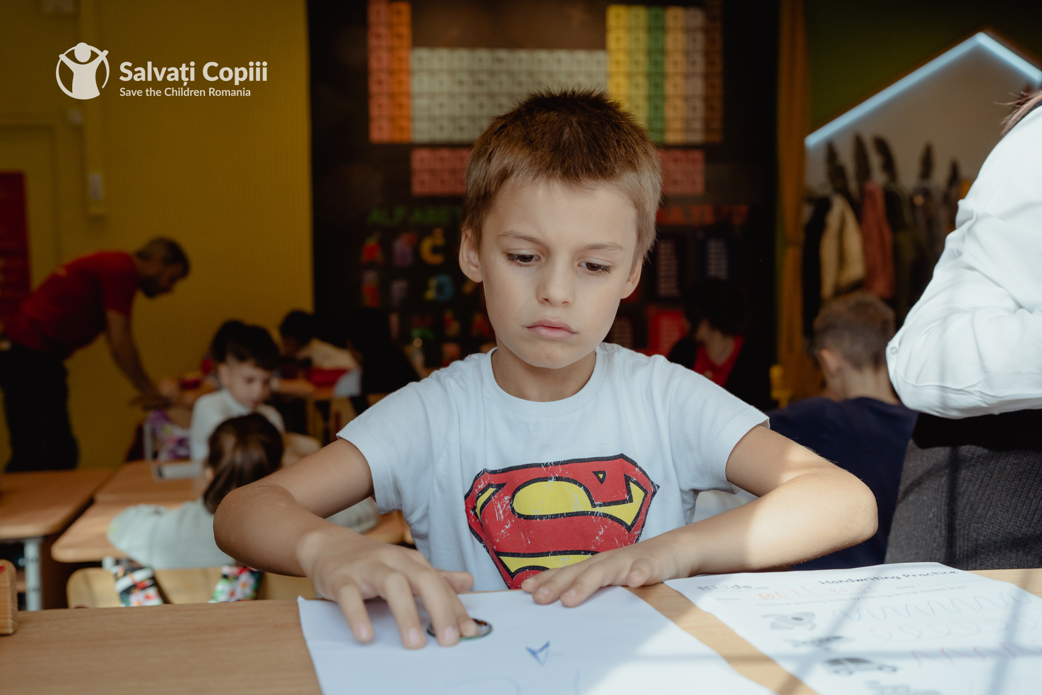 Peste 15% dintre tinerii din România au absolvit cel mult gimnaziul. FOTO: Salvați Copiii