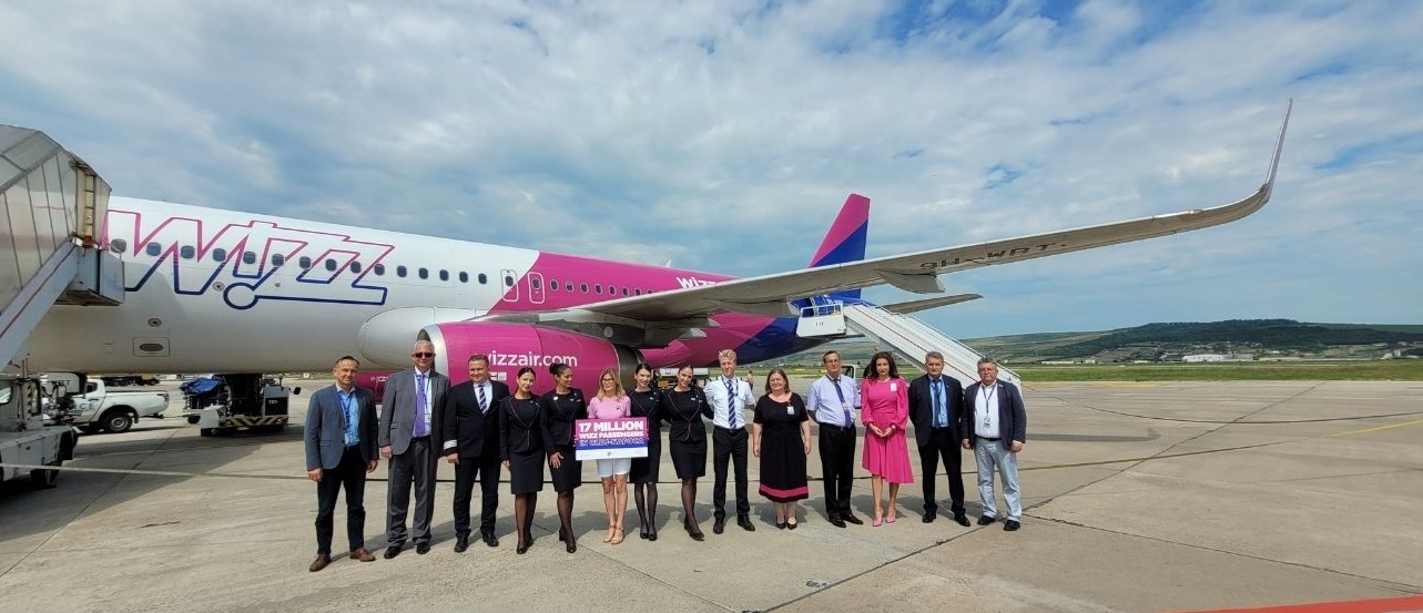 Wizz Air aniversează pasagerul cu numărul 17 milioane care a călătorit către și dinspre Aeroportul Internațional „Avram Iancu” Cluj. Foto: Aeroportul Internațional Cluj