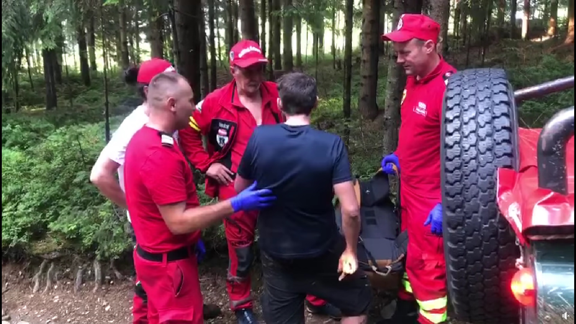 Clujean beat și cu piciorul rupt