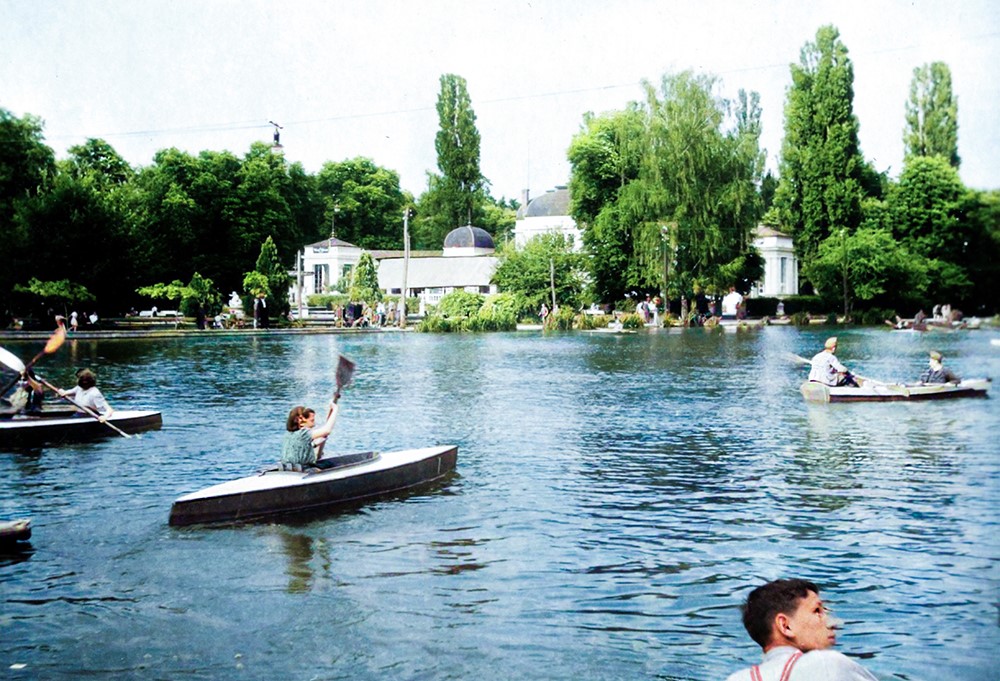 Clujeni cu caiacele pe Lacul Chios