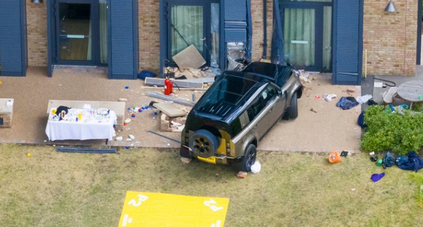 O a doua fetiţă în vârstă de opt ani a decedat duminică în urma unui accident produs joia trecută după ce o maşină a intrat în plin în curtea unei şcoli primare din Wimbledon/ Foto: standard.co.uk - Twitter