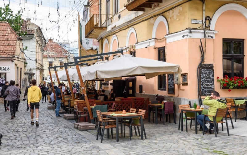 Restaurante în Piața Muzeului din Cluj-Napoca / Foto: Facebook - Emil Boc