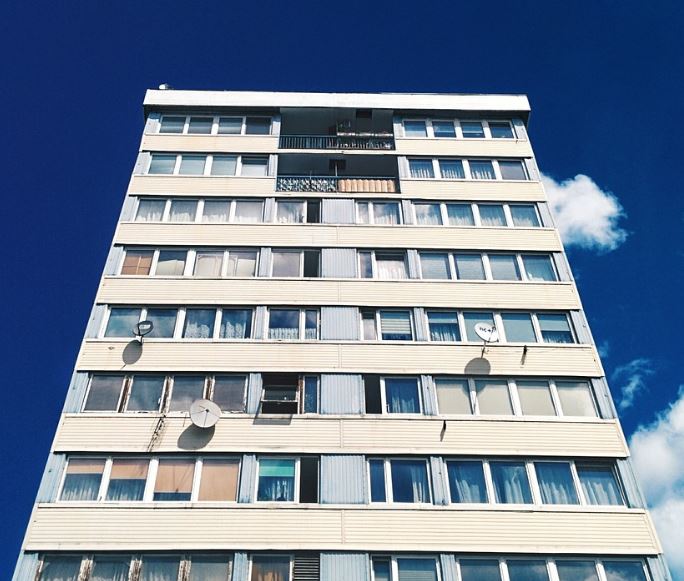 Tragedie în Oradea. O femeie a murit după ce a căzut de la etaj/Foto: pixabay.com