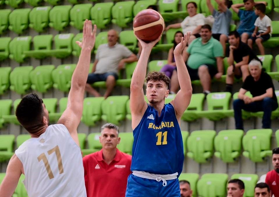 Mihai Măciucă în echipamentul României/ Foto: Echipa națională de baschet masculin a României - Facebook