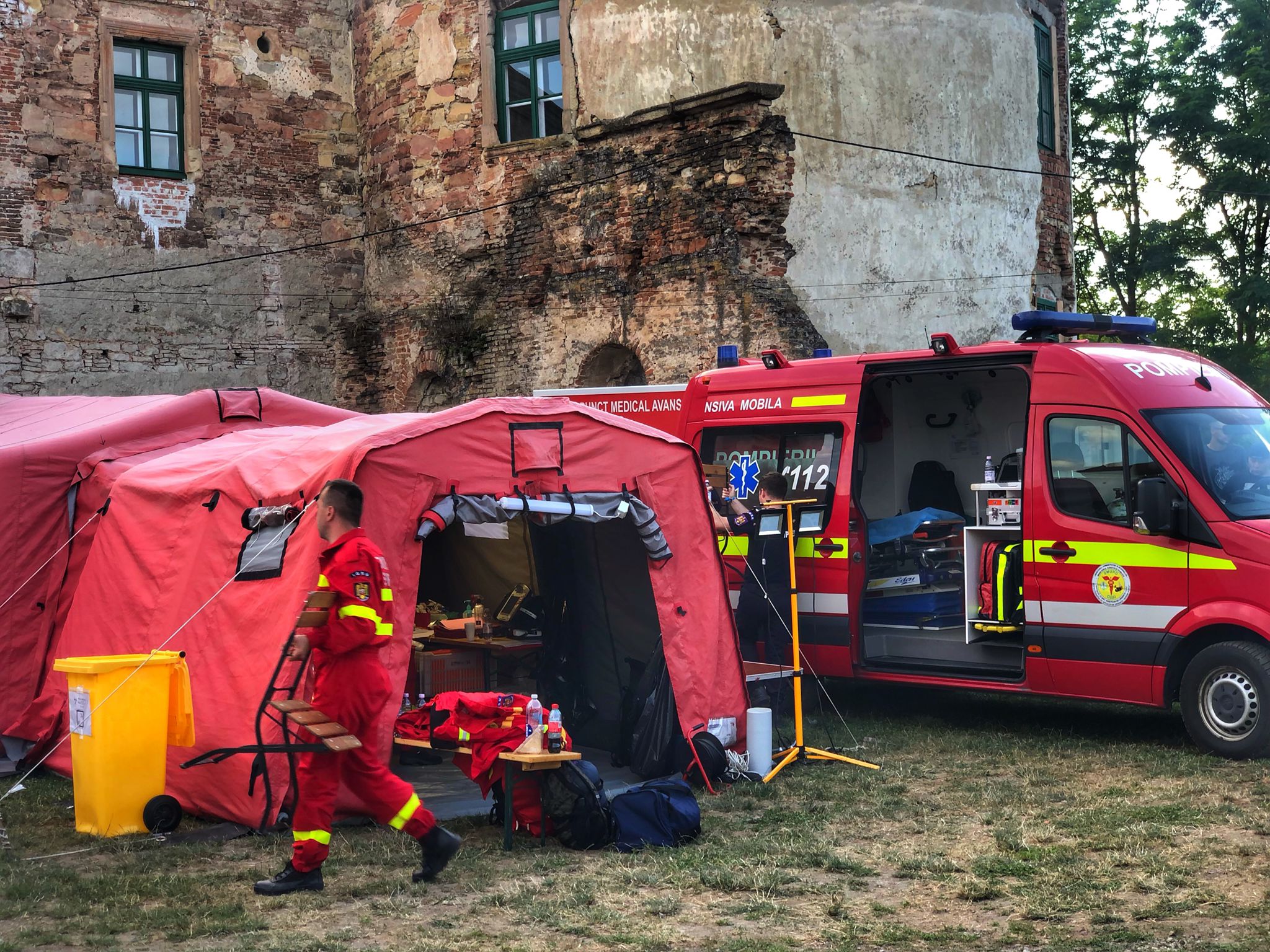11 participanți prinși cu droguri