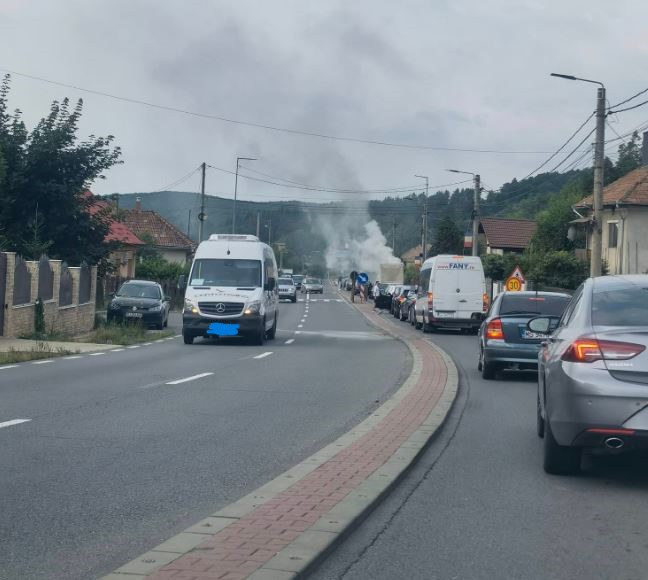 Camion în flăcări/ Foto: Info Trafic jud. Cluj - Facebook