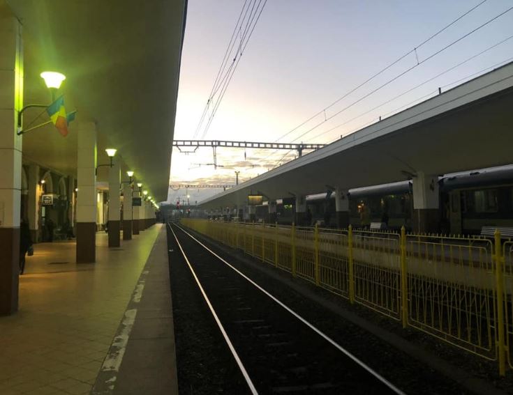 Întârzieri ale trenurilor de până la șase ore din cauza copacilor căzuți pe liniile de cale ferată/Foto: CFR Călători Cluj Facebook.com