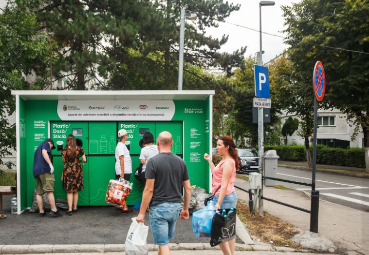 Clujenii din cartierul Gheorgheni au adunat peste 60.000 de ambalaje în mai puțin de două săptămâni/Foto: Emil Boc Facebook.com