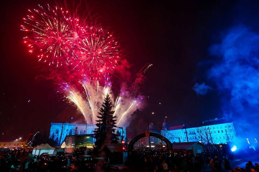 Focuri de artificii în Piața Unirii de Revelion. Foto: Facebook Emil Boc