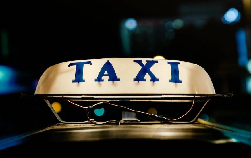 Taxi în trafic/Foto: pexels.com