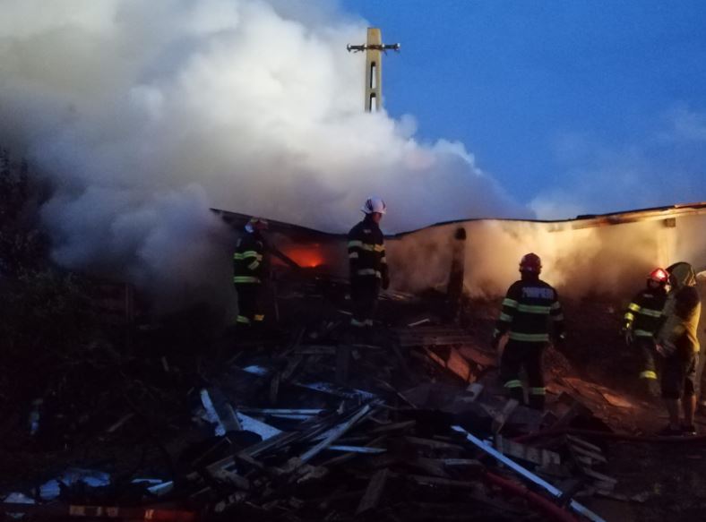 Incendiu puternic în Jucu de Mijloc