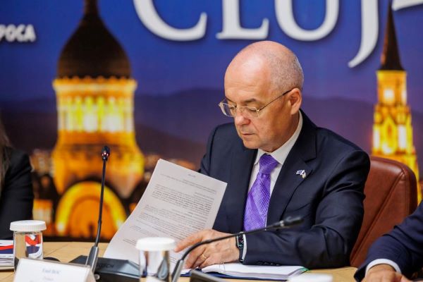 Primarul Emil Boc la semnarea contractului pentru tronsonul I al centurii metropolitane