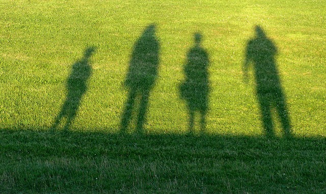 Umbrele mai multor persoane/ Foto sugestivă: pixabay.com