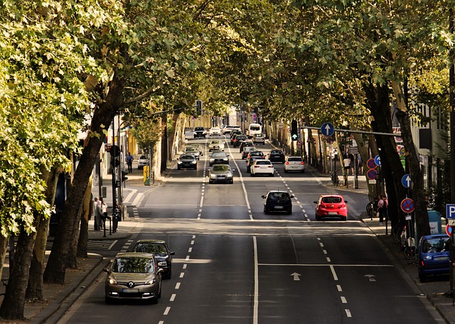 Mașini în trafic/ Foto: pixabay.com