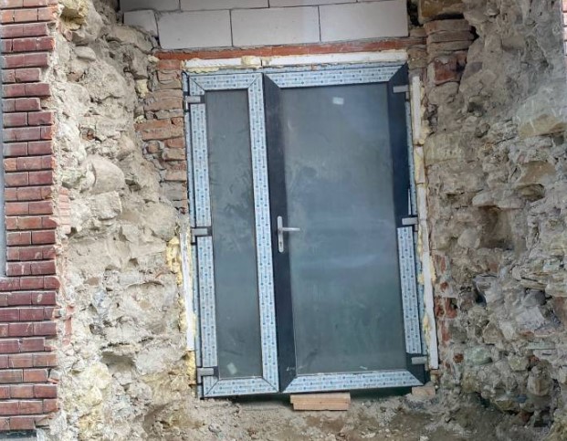 Ușă din termopan