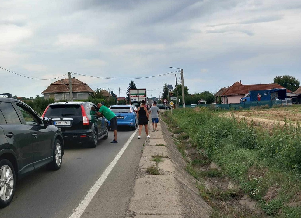 Trafic blocat pe DN 15 la Luna. Coloana de mașini se întinde pe câțiva kilometri. Foto: monitorulcj.ro