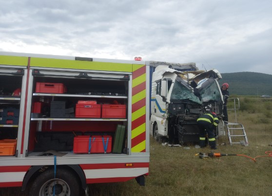 Accident cu un camion între localitățile Cășeiu și Urișor