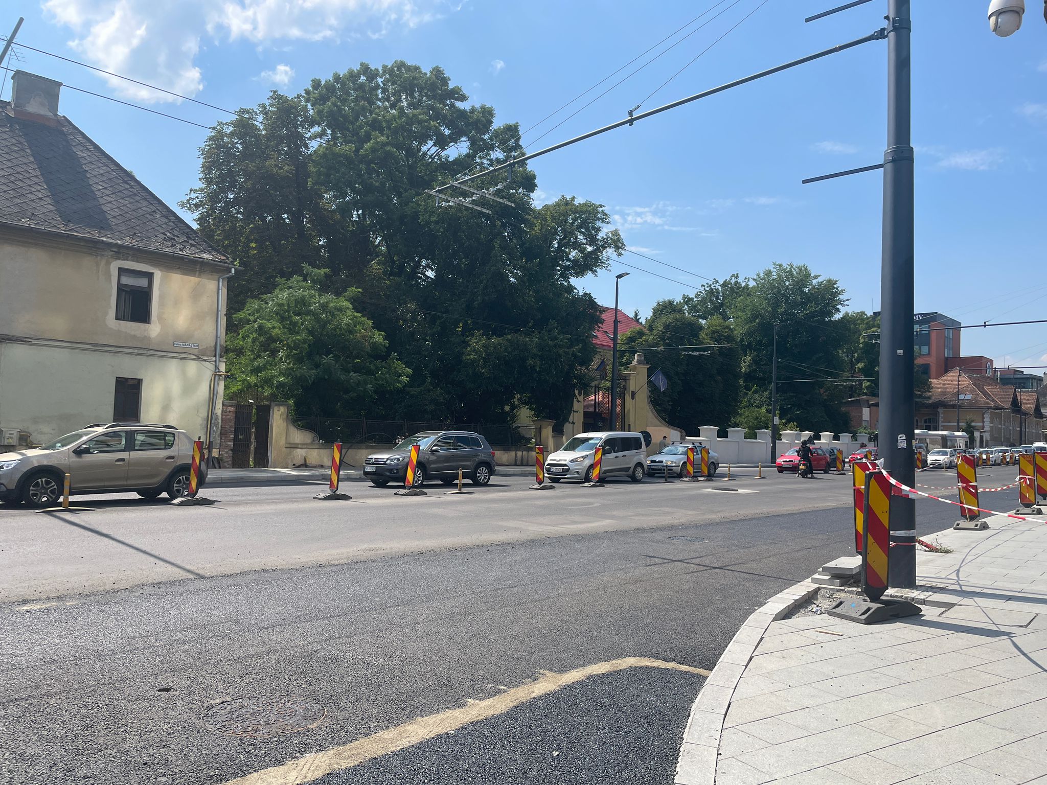 Lucrările la carosabil se apropie de finalizare pe Calea Mănăștur. FOTO: monitorulcj.ro