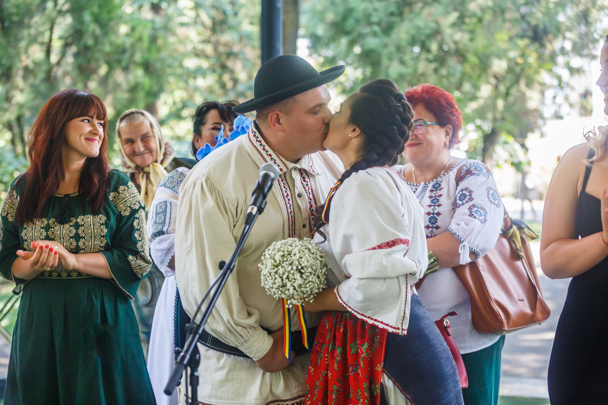 Peste 1.300 de căsătorii