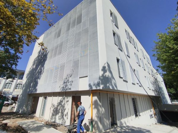 La sfârșitul lunii martie 2022 au fost demarate lucrările de modernizare la singura Clinică de Psihiatrie Pediatrică din Transilvania. În prezent stadiul lucrărilor a depășit 80%/ Foto: Consiliul Județean Cluj