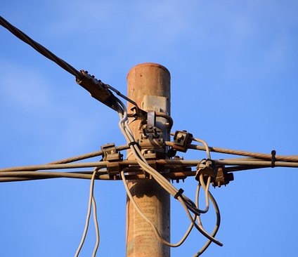 Un bărbat a fost electrocutat