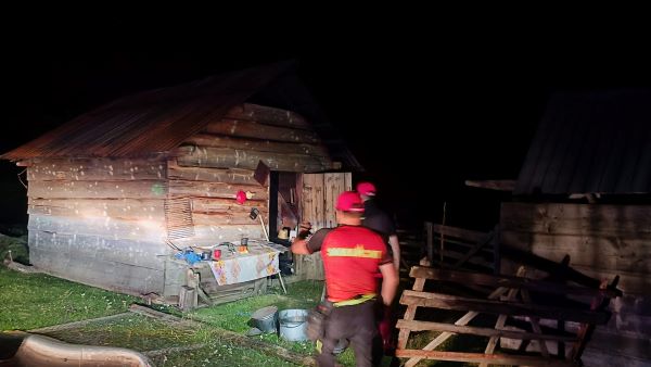 Un cioban a pus pe jar autoritățile din Maramureș/ Foto: Salvamont Maramures - Facebook