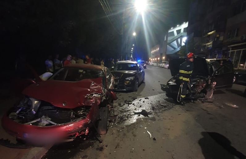 Accident rutier în Dej. Mai multe mașini au fost avariate/Foto: ISU Cluj