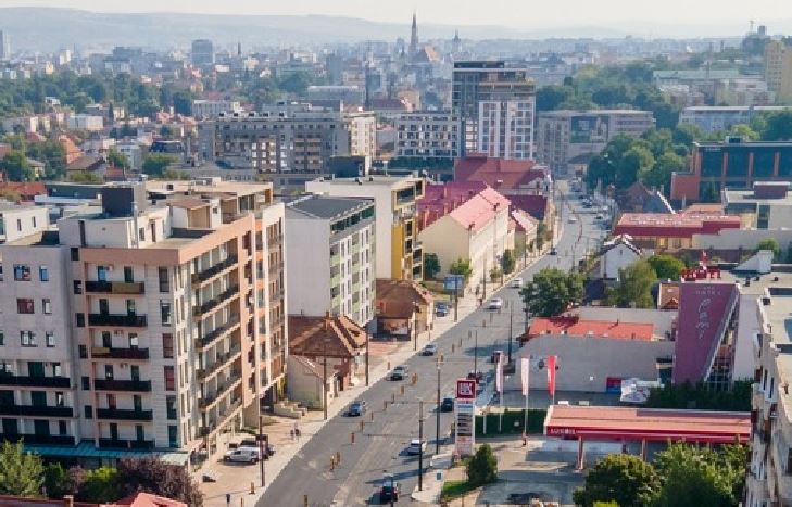 Circulație pe patru benzi