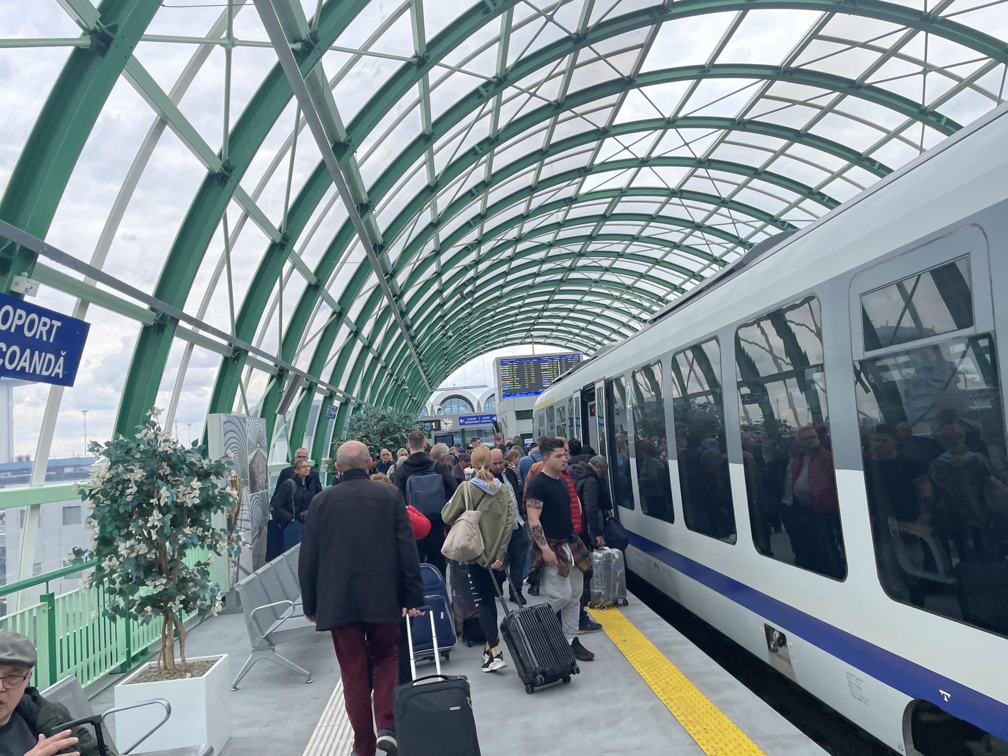 Studenții vor beneficia de redecerea de 90% la prețul biletelor de tren. FOTO: Facebook/ ARF